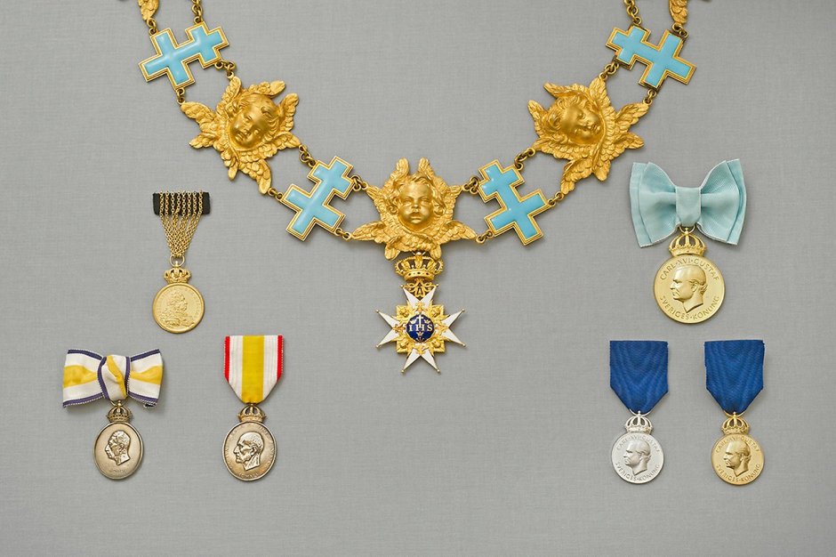 Exempel på ordnar och medaljer. Foto: Alexis Daflos/Kungl. Hovstaterna
