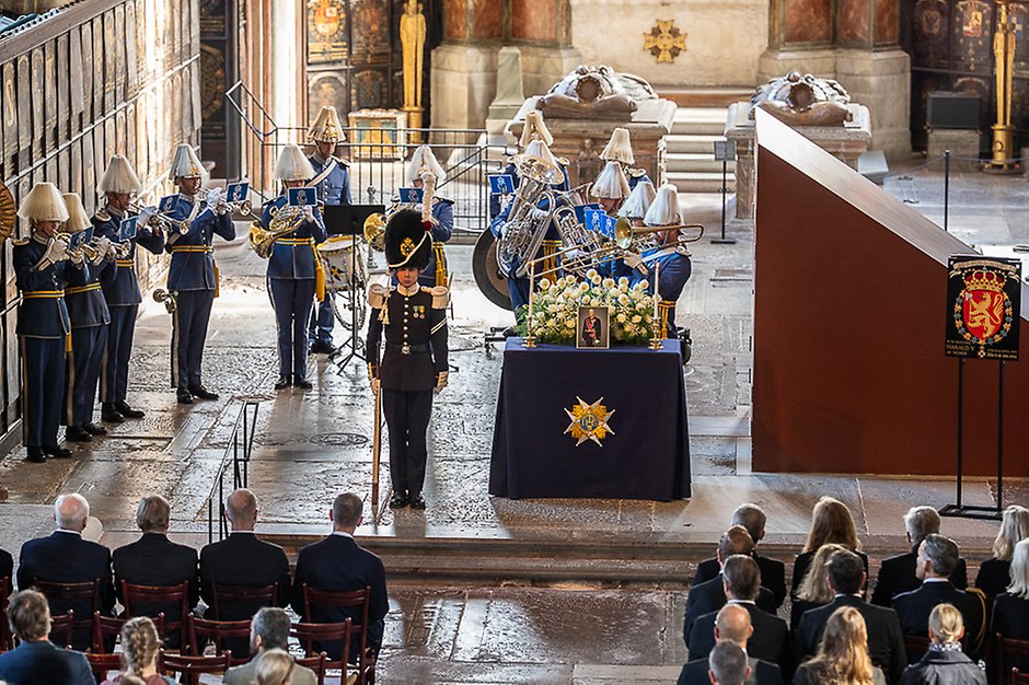 Skölden placerad i kyrkans kor. Foto: Jonas Borg/Kungl. Maj:ts Orden