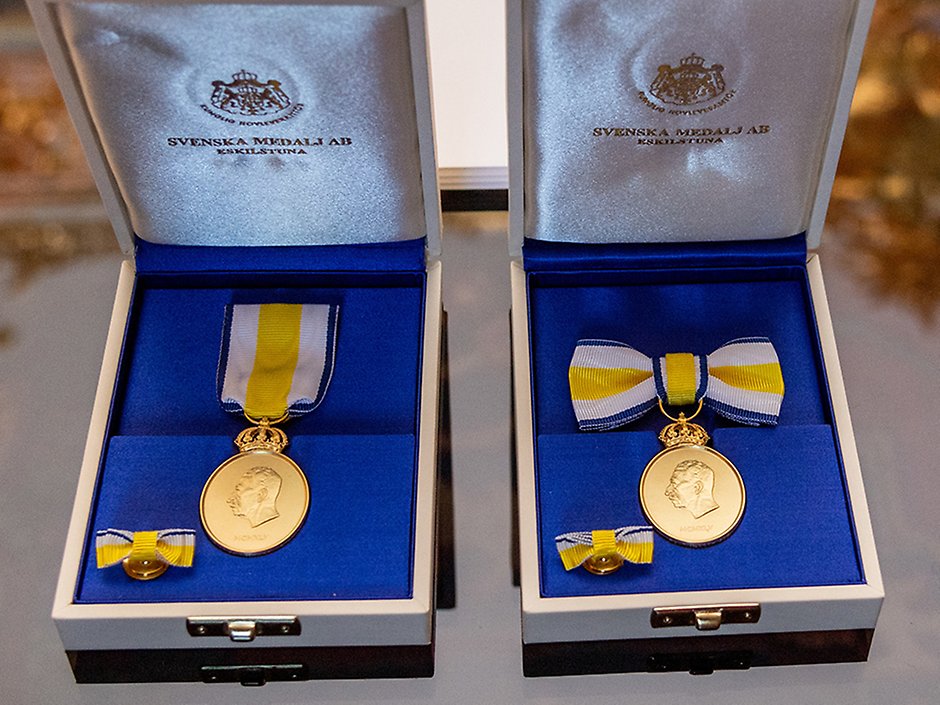 Prins Eugen-medaljen, till höger i utförande för damer. Foto: Mattias Hellström/SPA